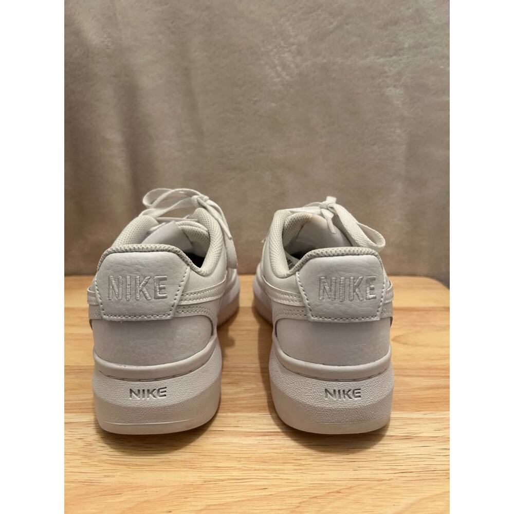 Women's NIKE Court Atla, size 8.5 - Picture 6 of 7